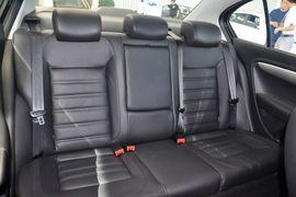 2013款大众朗逸1.6L自动舒适版