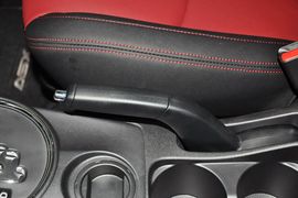 2014款三菱劲炫2.0L自动两驱超越版