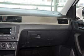 2015款大众全新桑塔纳1.6L自动舒适版