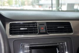 2015款大众全新桑塔纳1.6L自动舒适版