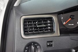 2015款大众全新桑塔纳1.6L自动舒适版