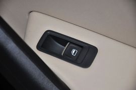 2015款大众捷达1.6L自动豪华型