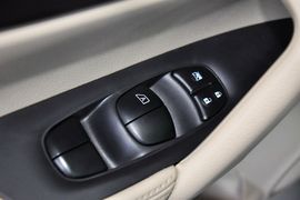 2014款日产奇骏2.0L