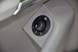 2015款斯柯达明锐1.6L自动逸杰版