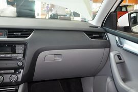 2015款斯柯达明锐1.6L自动逸杰版