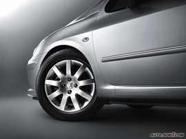 2010款东风标致新307两厢