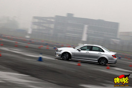 2009款奔驰C63
