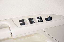 2011款铃木凯泽西2.4L两驱手动标准版