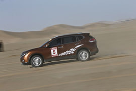 2014款奇骏沙漠无人区试驾