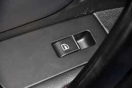 2014款吉利新帝豪两厢1.5L手动精英型