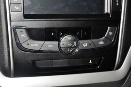 2014款吉利新帝豪两厢1.5L手动精英型