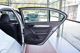 2013款大众朗逸1.6L手动舒适版