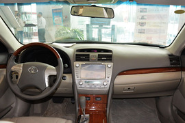 2013款丰田凯美瑞200G经典豪华版