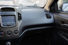 2014款吉利新金刚1.5L手动精英型