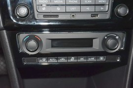 2015款大众新桑塔纳1.6L手动豪华版
