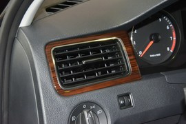 2015款大众新桑塔纳1.6L手动豪华版