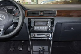 2015款大众新桑塔纳1.6L手动豪华版
