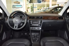 2015款大众新桑塔纳1.6L手动豪华版