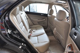 2008款比亚迪F6尊贵型财富版2.4到