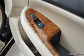 2008款比亚迪F6尊贵型财富版2.4到