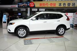 2014款日产奇骏2.5L