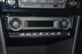 2015款大众捷达1.4T自动SPORTLINE
