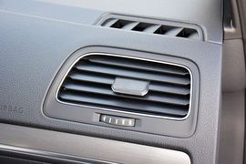 2015款大众高尔夫1.6L自动舒适型
