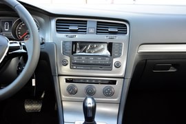 2015款大众高尔夫1.6L自动舒适型