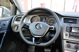 2015款大众高尔夫1.6L自动舒适型