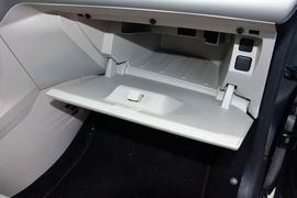 2014款雪铁龙全新爱丽舍1.6L手动时尚型