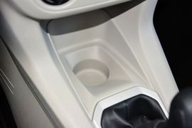 2014款雪铁龙全新爱丽舍1.6L手动时尚型