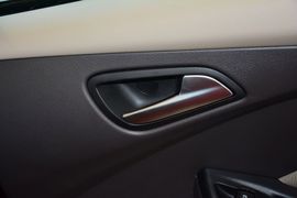 2012款福特福克斯三厢1.6L自动舒适型