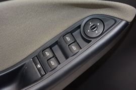 2012款福特福克斯三厢1.6L自动舒适型