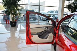 2012款福特福克斯三厢1.6L自动舒适型