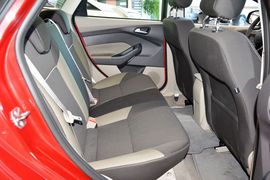 2012款福特福克斯三厢1.6L自动舒适型