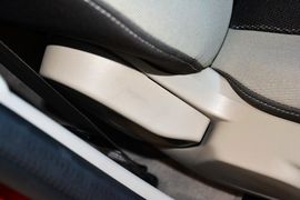 2012款福特福克斯三厢1.6L自动舒适型