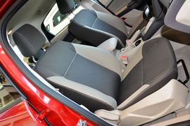 2012款福特福克斯三厢1.6L自动舒适型