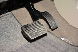 2012款福特福克斯三厢1.6L自动舒适型
