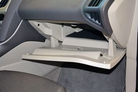 2012款福特福克斯三厢1.6L自动舒适型