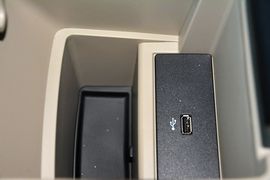 2012款福特福克斯三厢1.6L自动舒适型