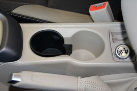 2012款福特福克斯三厢1.6L自动舒适型