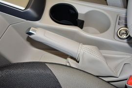 2012款福特福克斯三厢1.6L自动舒适型