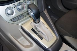 2012款福特福克斯三厢1.6L自动舒适型