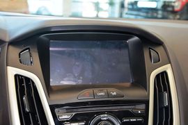 2012款福特福克斯三厢1.6L自动舒适型