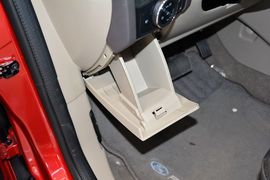 2012款福特福克斯三厢1.6L自动舒适型