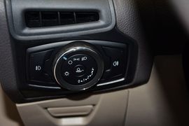 2012款福特福克斯三厢1.6L自动舒适型