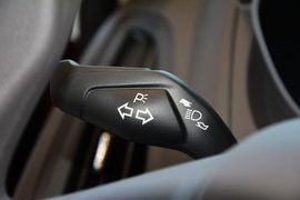 2012款福特福克斯三厢1.6L自动舒适型