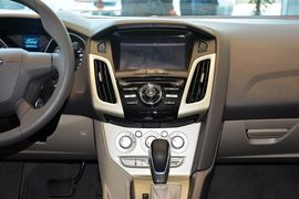 2012款福特福克斯三厢1.6L自动舒适型