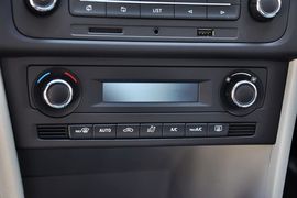 2015款斯柯达昕锐1.6L自动优选型