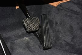2013款宝马740Li豪华型